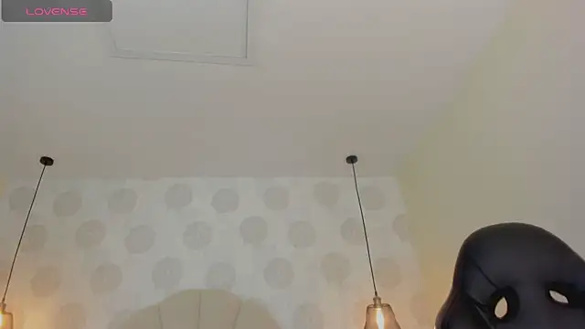 GIANAMILLER6 online show from December 2025 12:22:01 PM