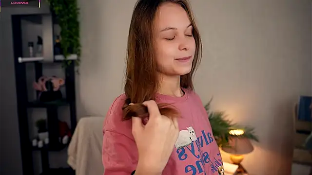 OdellaGillingham online show from November 2025 06:41:02 PM