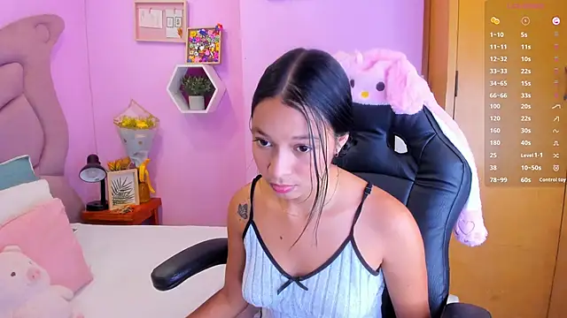 Snapshot of EmmaAnturin chatting on September 2025 08:45:01 PM EmmaAnturin online show from September 2025 08:45:01 PM