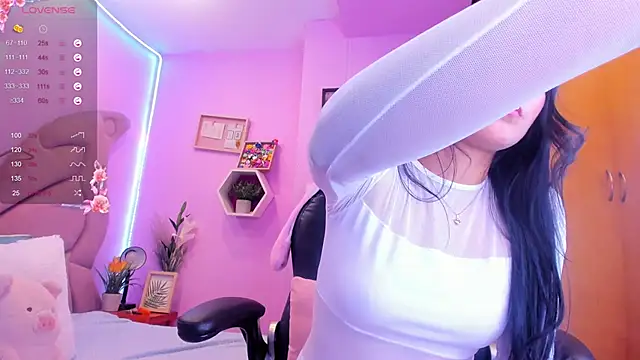 Snapshot of EmmaAnturin chatting on October 2025 10:11:01 PM EmmaAnturin online show from October 2025 10:11:01 PM