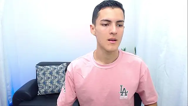 Matiius18 online show from December 2025 02:01:02 PM