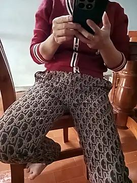 Snapshot of Sweet-Berry89 chatting on November 2025 02:39:01 AM Sweet-Berry89 online show from November 2025 02:39:01 AM