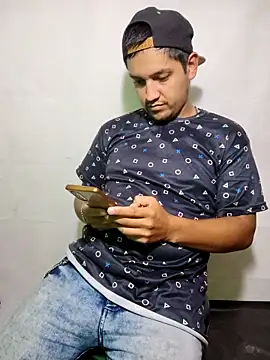 XyeseniaxseX online show from October 2025 12:06:01 AM