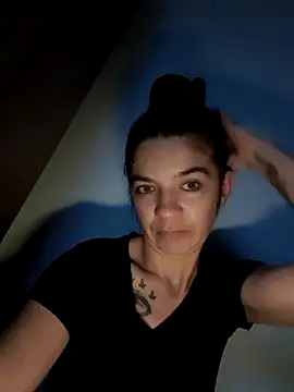 alinaalinutzq online show from November 2025 06:43:02 PM