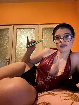 Snapshot of Larra69 chatting on January 2026 06:11:01 PM Larra69 online show from January 2026 06:11:01 PM