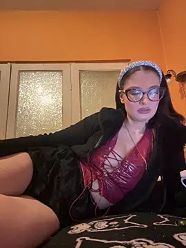 Snapshot of Larra69 chatting on February 2026 06:06:02 PM Larra69 online show from February 2026 06:06:02 PM