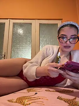 Snapshot of Larra69 chatting on February 2026 06:09:01 PM Larra69 online show from February 2026 06:09:01 PM