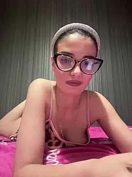 Larra69 online show from March 2026 06:11:02 PM