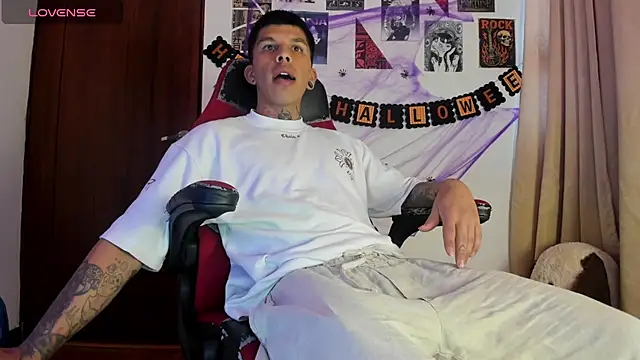 Snapshot of Savajelust chatting on October 2025 05:24:01 PM Savajelust online show from October 2025 05:24:01 PM