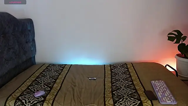 Snapshot of Savajelust chatting on November 2025 08:52:02 PM Savajelust online show from November 2025 08:52:02 PM