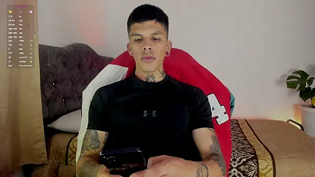 Snapshot of Savajelust chatting on November 2025 11:03:01 PM Savajelust online show from November 2025 11:03:01 PM