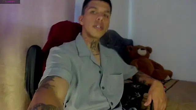 Snapshot of Savajelust chatting on November 2025 04:18:01 PM Savajelust online show from November 2025 04:18:01 PM