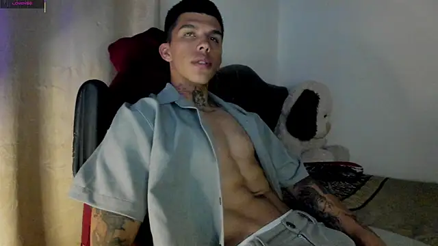 Snapshot of Savajelust chatting on November 2025 12:36:01 AM Savajelust online show from November 2025 12:36:01 AM