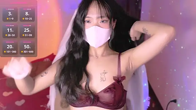 Phuong Bee online show from September 2025 05:04:01 PM