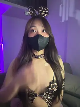 Phuong Bee online show from July 2026 02:27:01 PM