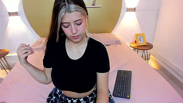 Bella  Lane online show from December 2025 06:02:01 PM