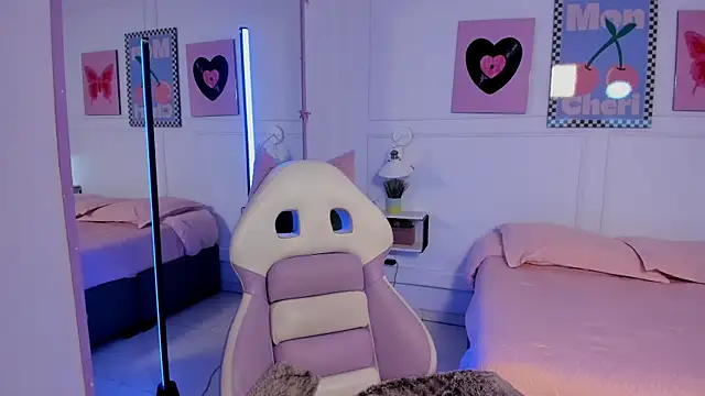 Zoe Lynch  online show from April 2026 11:37:01 AM