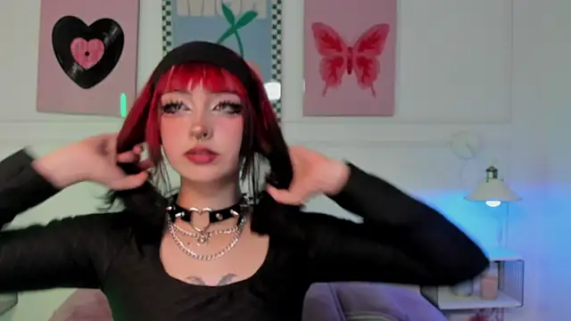 Zoe Lynch  online show from April 2026 11:33:01 AM