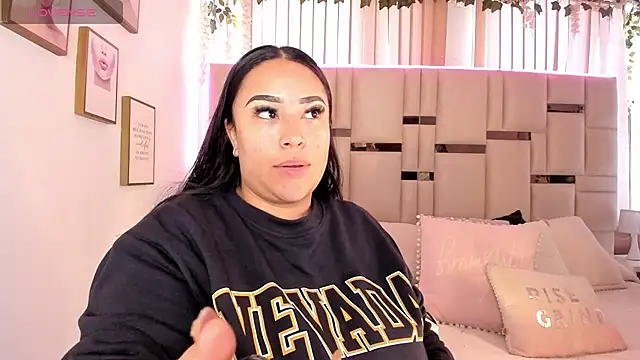 Zoey thompson online show from November 2025 07:45:02 PM