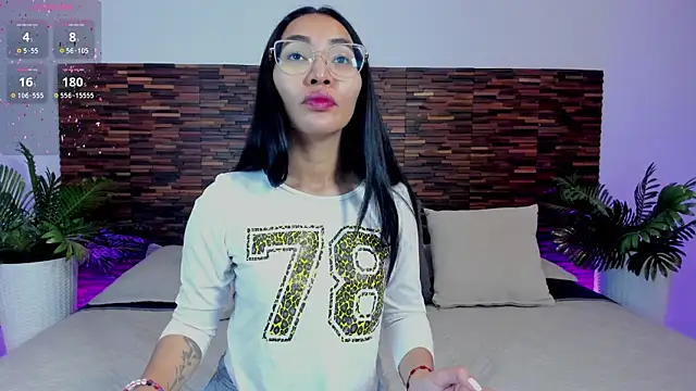 lucyy liiuu online show from November 2025 02:12:02 PM