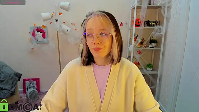 Snapshot of R0cket_bunny chatting on October 2025 01:05:02 AM R0cket bunny online show from October 2025 01:05:02 AM