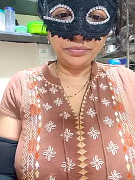 Queen Nightt online show from November 2025 03:52:01 AM