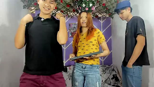 Snapshot of lau_and_boys18 chatting on November 2025 01:20:01 PM lau and boys18 online show from November 2025 01:20:01 PM