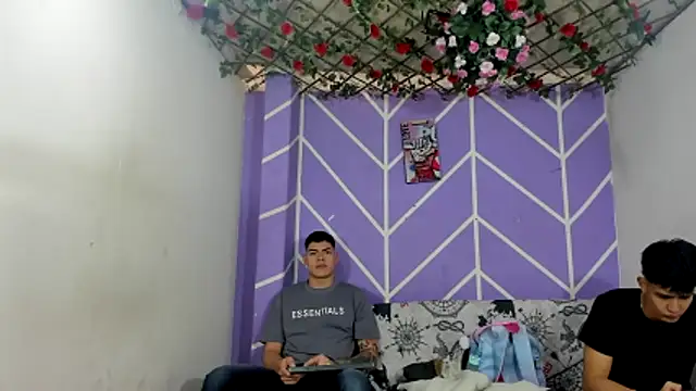 Snapshot of lau_and_boys18 chatting on November 2025 01:10:01 PM lau and boys18 online show from November 2025 01:10:01 PM