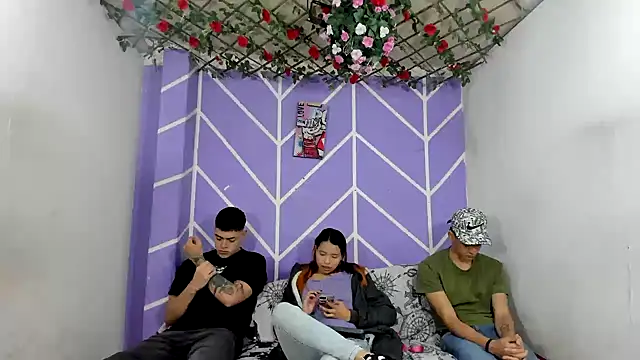 Snapshot of lau_and_boys18 chatting on November 2025 01:21:02 PM lau and boys18 online show from November 2025 01:21:02 PM