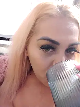 Snapshot of izauri2025 chatting on October 2025 05:50:02 AM izauri2025 online show from October 2025 05:50:02 AM