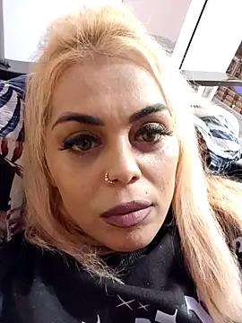 Snapshot of izauri2025 chatting on October 2025 08:30:02 PM izauri2025 online show from October 2025 08:30:02 PM