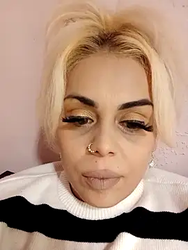 Snapshot of izauri2025 chatting on November 2025 07:19:01 PM izauri2025 online show from November 2025 07:19:01 PM