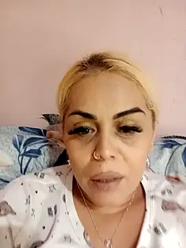 Snapshot of izauri2025 chatting on November 2025 06:46:02 PM izauri2025 online show from November 2025 06:46:02 PM