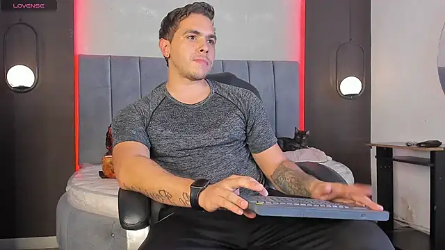 Liam walk  online show from February 2026 08:25:02 PM