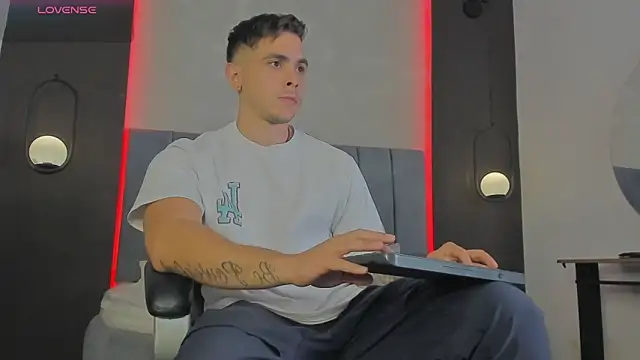 Liam walk  online show from March 2026 08:04:01 PM