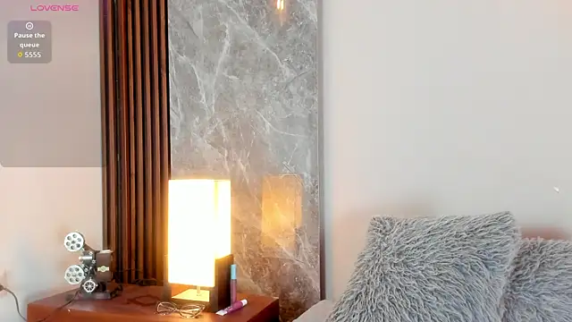 Emma hunter  online show from October 2025 04:02:02 AM