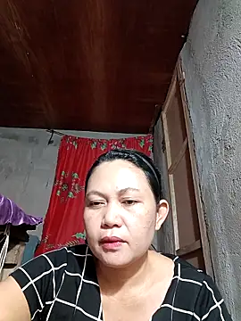 Everleigh mom online show from October 2025 10:47:02 AM