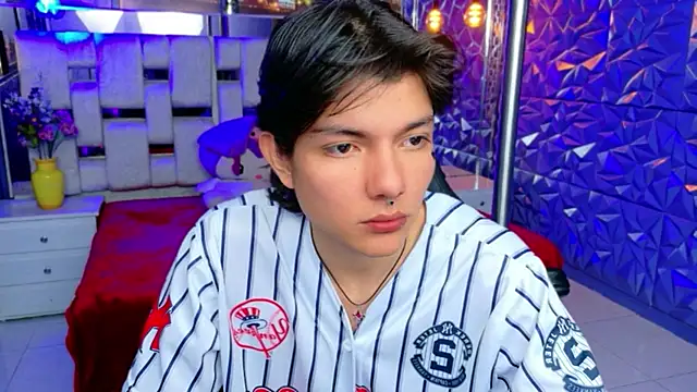 alandelrey57 online show from March 2026 07:13:02 PM