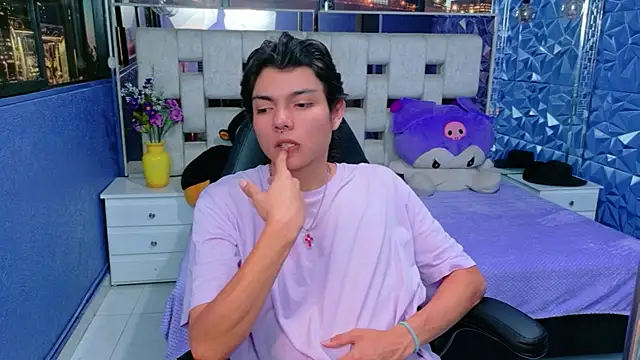 alandelrey57 online show from April 2026 02:11:02 PM