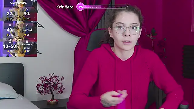 Snapshot of RavennMoonn chatting on September 2025 07:52:01 PM RavennMoonn online show from September 2025 07:52:01 PM