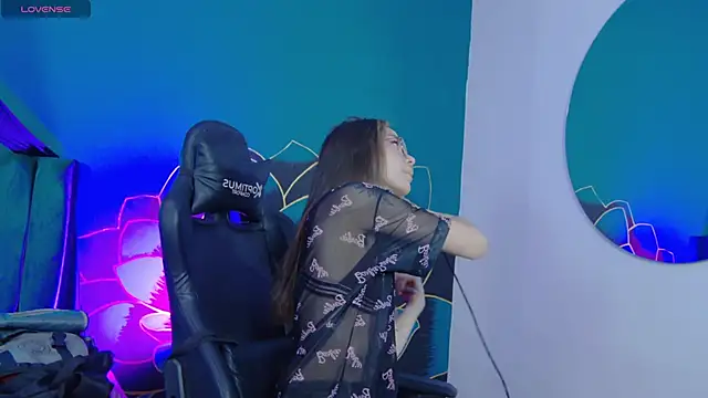 Snapshot of RavennMoonn chatting on March 2026 01:39:01 PM RavennMoonn online show from March 2026 01:39:01 PM