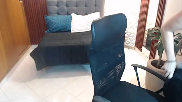 maira tf online show from October 2025 03:49:02 AM