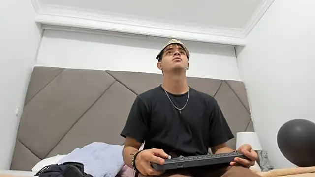 andrew colleman online show from October 2025 04:27:01 AM