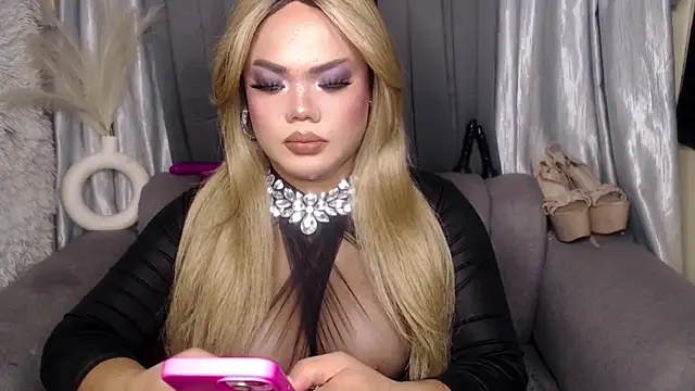 10inchs Maxie online show from November 2025 05:25:01 PM