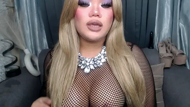 10inchs Maxie online show from November 2025 07:56:01 AM