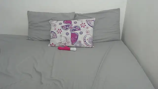 Snapshot of Tiiana chatting on October 2025 01:23:01 PM Tiiana online show from October 2025 01:23:01 PM