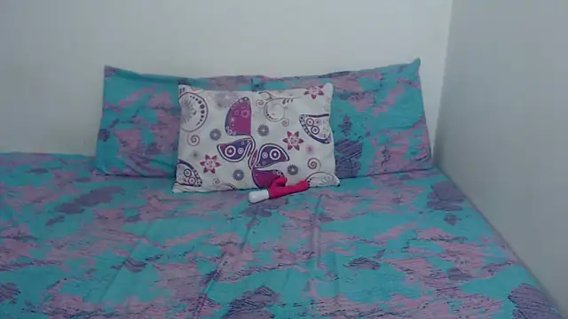 Snapshot of Tiiana chatting on November 2025 05:11:01 PM Tiiana online show from November 2025 05:11:01 PM