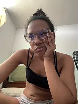 Valen1800 online show from April 2026 07:47:01 PM