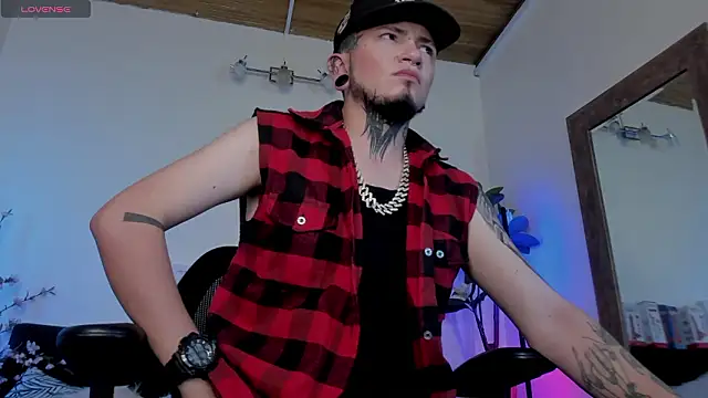 Snapshot of tyler_jones_ chatting on February 2026 05:11:02 AM tyler jones online show from February 2026 05:11:02 AM