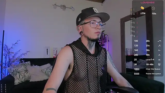 Snapshot of tyler_jones_ chatting on February 2026 01:44:01 PM tyler jones online show from February 2026 01:44:01 PM